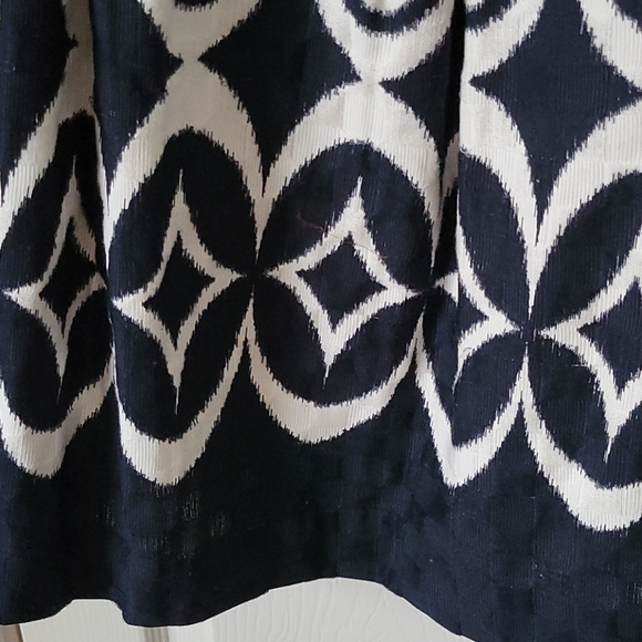 Sleeveless patterned dress, navy and white - Picture 2 of 4